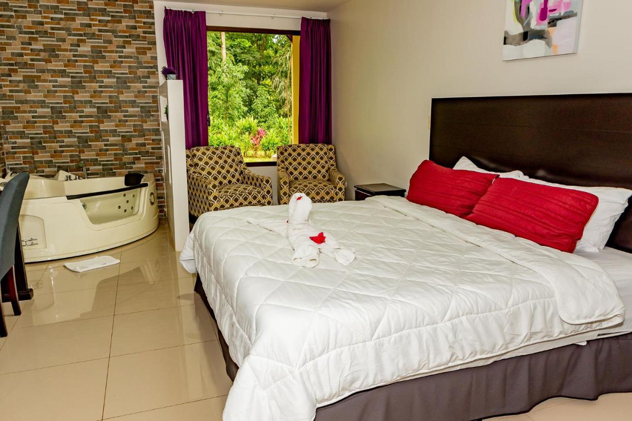 Hotel Los Rios Guácimo エクステリア 写真